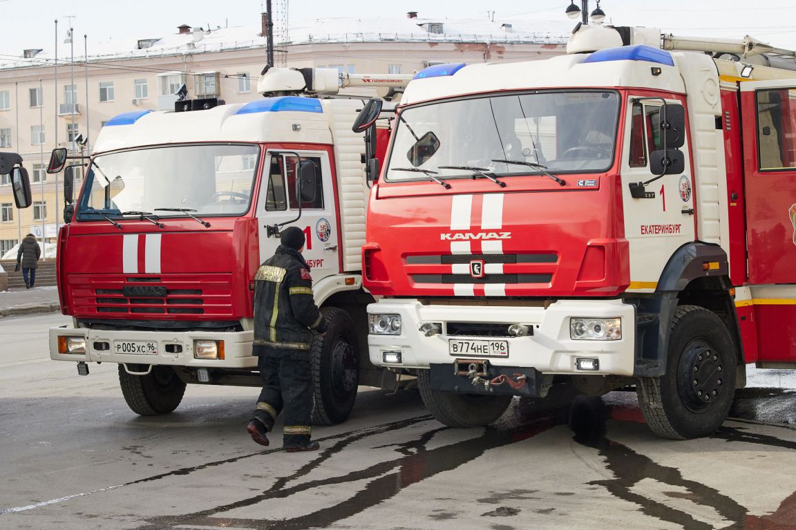 В Екатеринбурге люди оказались заблокированы пожаром на 21 этаже -  «Уральский рабочий»